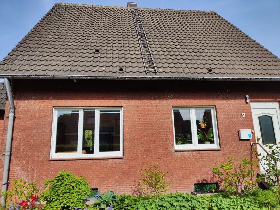 Südseite mit Hauseingang eines Einfamilienhauses in Münster